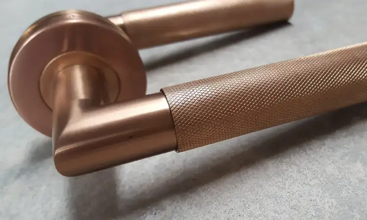 Handle pintu tembaga, Sumber: more4doors.com