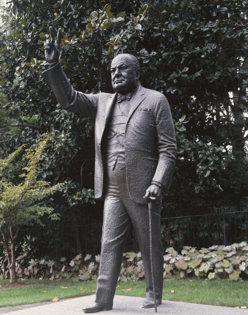 Patung Winston Curchill, sumber Wikipedia
