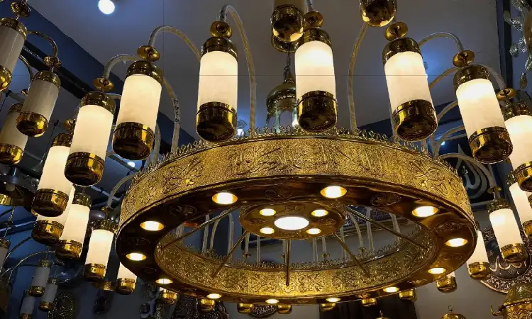 Memilih lampu nabawi kuningan, Sumber: instagram.com