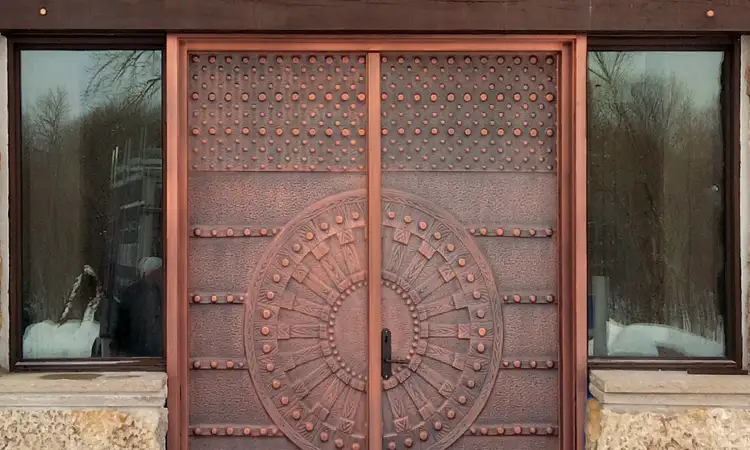 Pintu material tembaga, Sumber: nicksbuilding.com