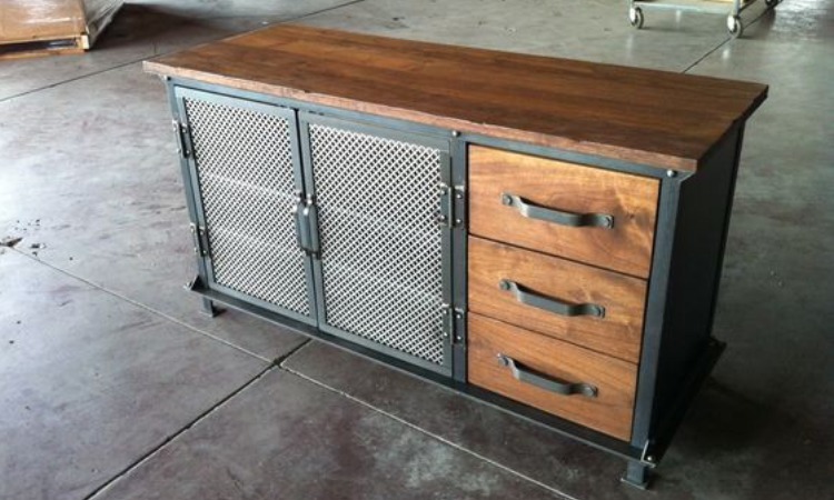 Furniture industrial vintage, Sumber: brotherwoodinterior.com