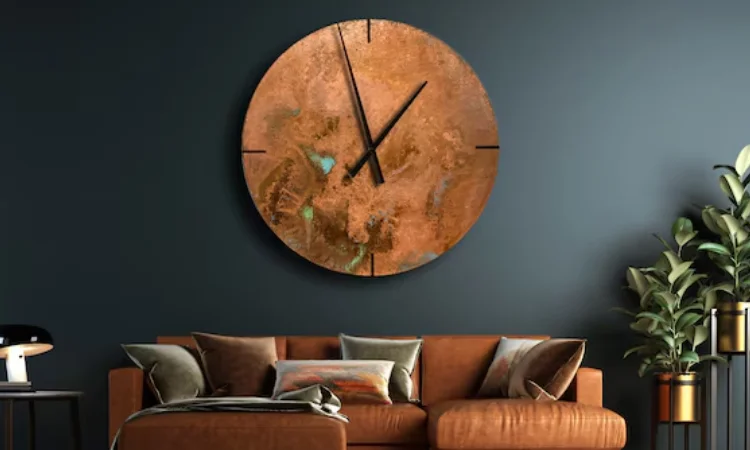 Jam dinding dengan finishing patina, Sumber: etsystatic.com