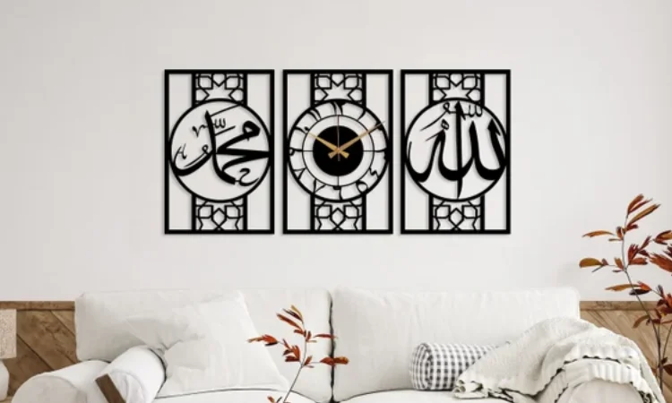 Jam dinding dengan kaligrafi, Sumber: etsystatic.com