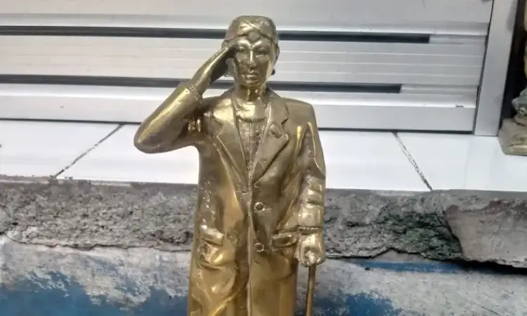 Miniatur tokoh pahlawan, Sumber: lazada.co.id