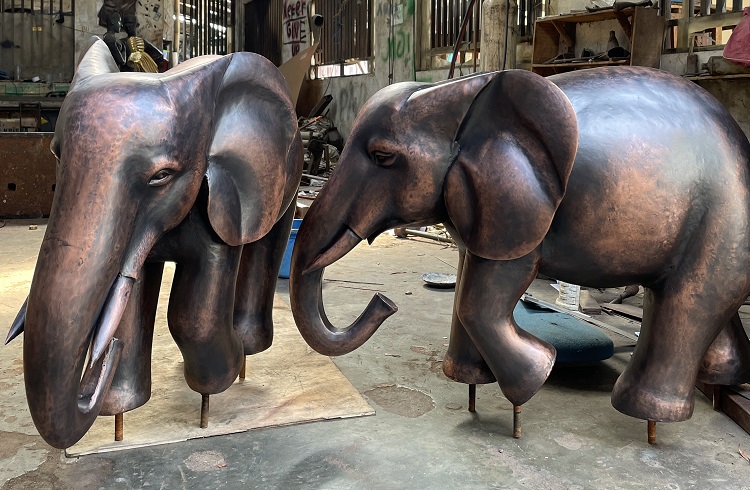 Patung gajah buatan pengrajin profesional dari Copper Leluhur, Sumber: doc pribadi